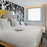 Tribe Paris La Defense Esplanade 4* Courbevoie