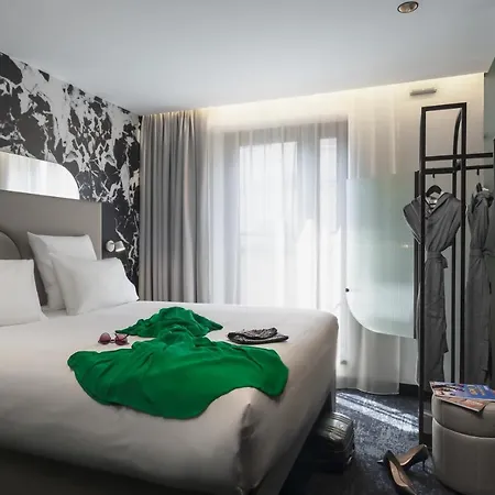 Hotel Tribe Paris La Defense Esplanade 4*