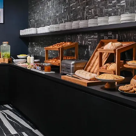 Tribe Paris La Defense Esplanade Hotel 4*