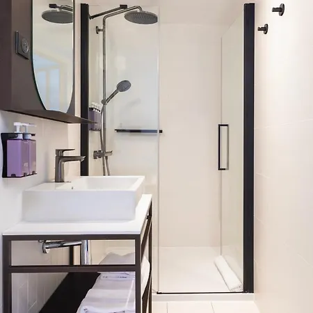Hotel Tribe Paris La Defense Esplanade 4*