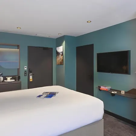 Tribe Paris La Defense Esplanade 4* Κουρμπεβουά