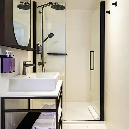 Tribe Paris La Defense Esplanade Κουρμπεβουά