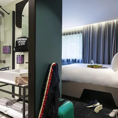 Tribe Paris La Defense Esplanade 4*