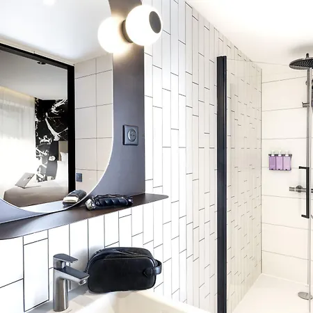 Tribe Paris La Defense Esplanade Κουρμπεβουά