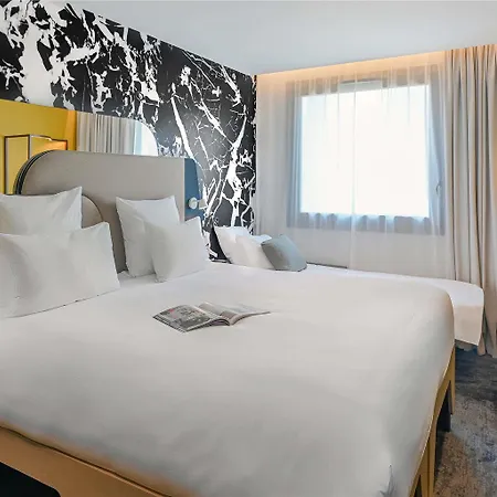 Tribe Paris La Defense Esplanade 4*