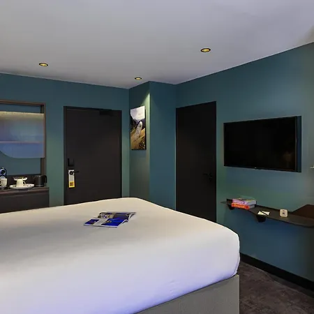 Hotel Tribe Paris La Defense Esplanade 4*