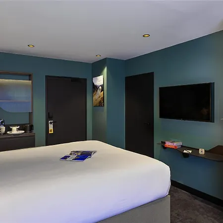 Hotel Tribe Paris La Defense Esplanade 4*