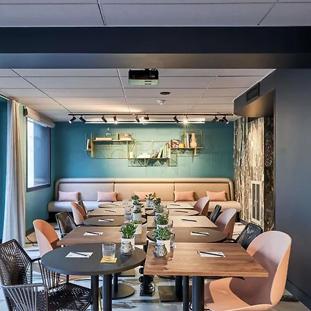 Hotel Tribe Paris La Defense Esplanade 4*