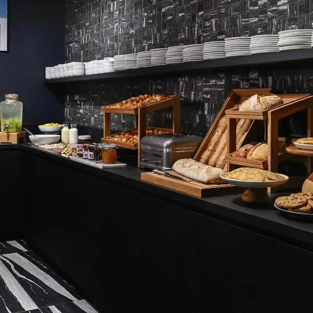 Hotel Tribe Paris La Defense Esplanade 4*