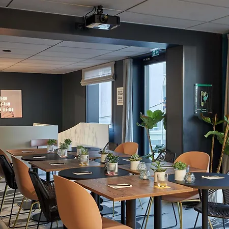 Hotel Tribe Paris La Defense Esplanade