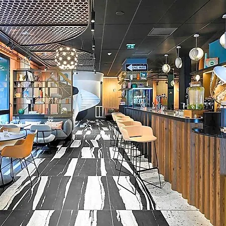 Hotel Tribe Paris La Defense Esplanade 4*