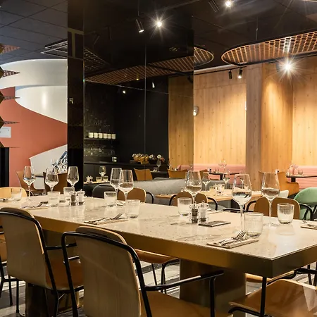 Hotel Tribe Paris La Defense Esplanade 4*