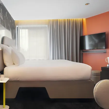 Tribe Paris La Defense Esplanade