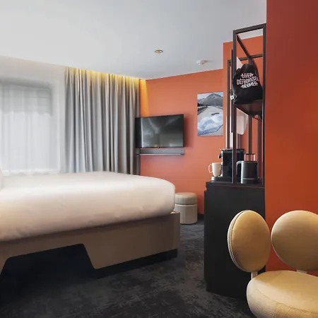 Tribe Paris La Defense Esplanade 4*