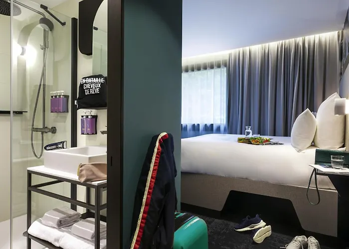 Tribe Paris La Defense Esplanade 4*