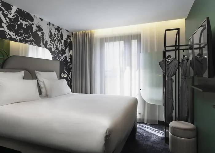 Tribe Paris La Defense Esplanade 4*