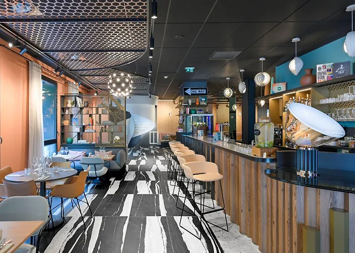 Tribe Paris La Defense Esplanade 호텔 4*