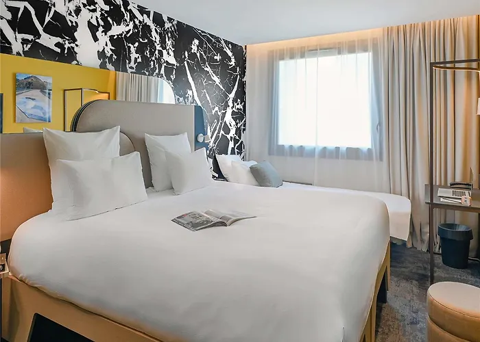 Tribe Paris La Defense Esplanade 4*