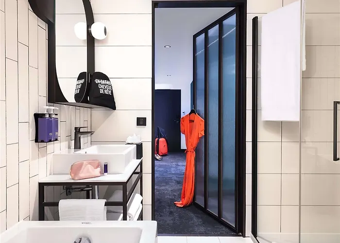 Tribe Paris La Defense Esplanade 호텔 4*