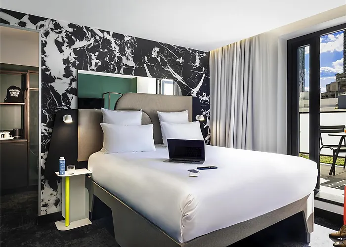 Tribe Paris La Defense Esplanade 4*